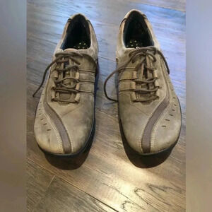 Clarks Wave Brown Leather Nubuck,lace up,grip sole,cushion insole,walking shoe